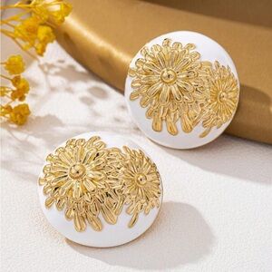 NEW Elegant Gold and White Floral Earrings